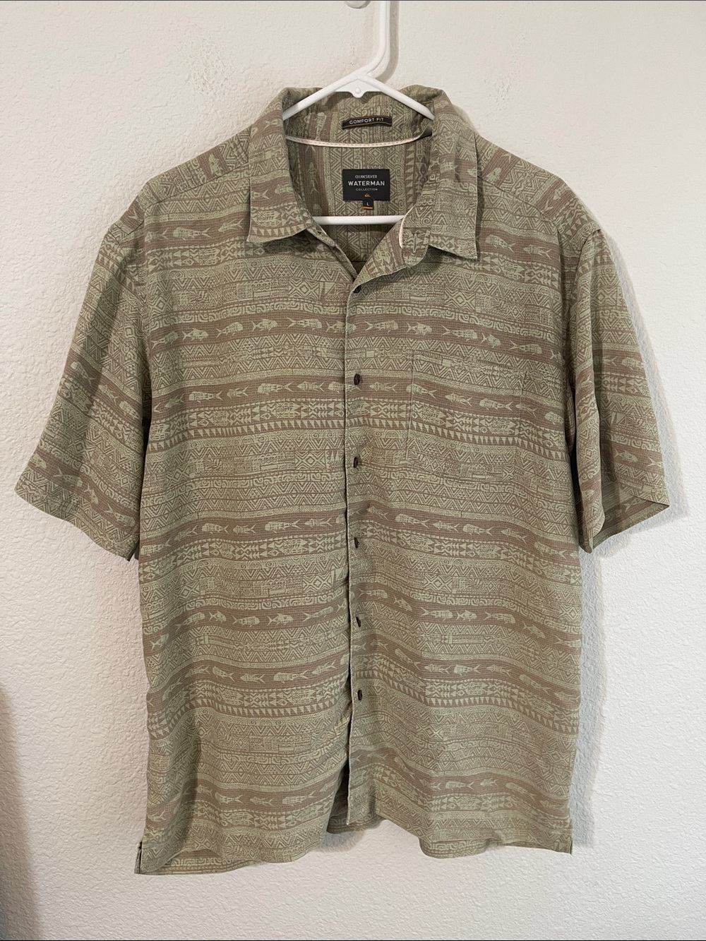 Quicksilver Short-Sleeve Button-Up Shirt in Olive and Tan Design